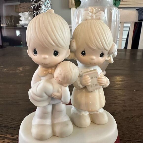 PRECIOUS MOMENTS Vintage 1980 Rejoicing With You Figurine Parents & Baby - Picture 7 of 8